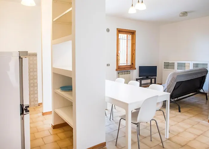 Marcelli, Trilocale Con Portico A 300mt Dal Mare - M047 * Marcelli